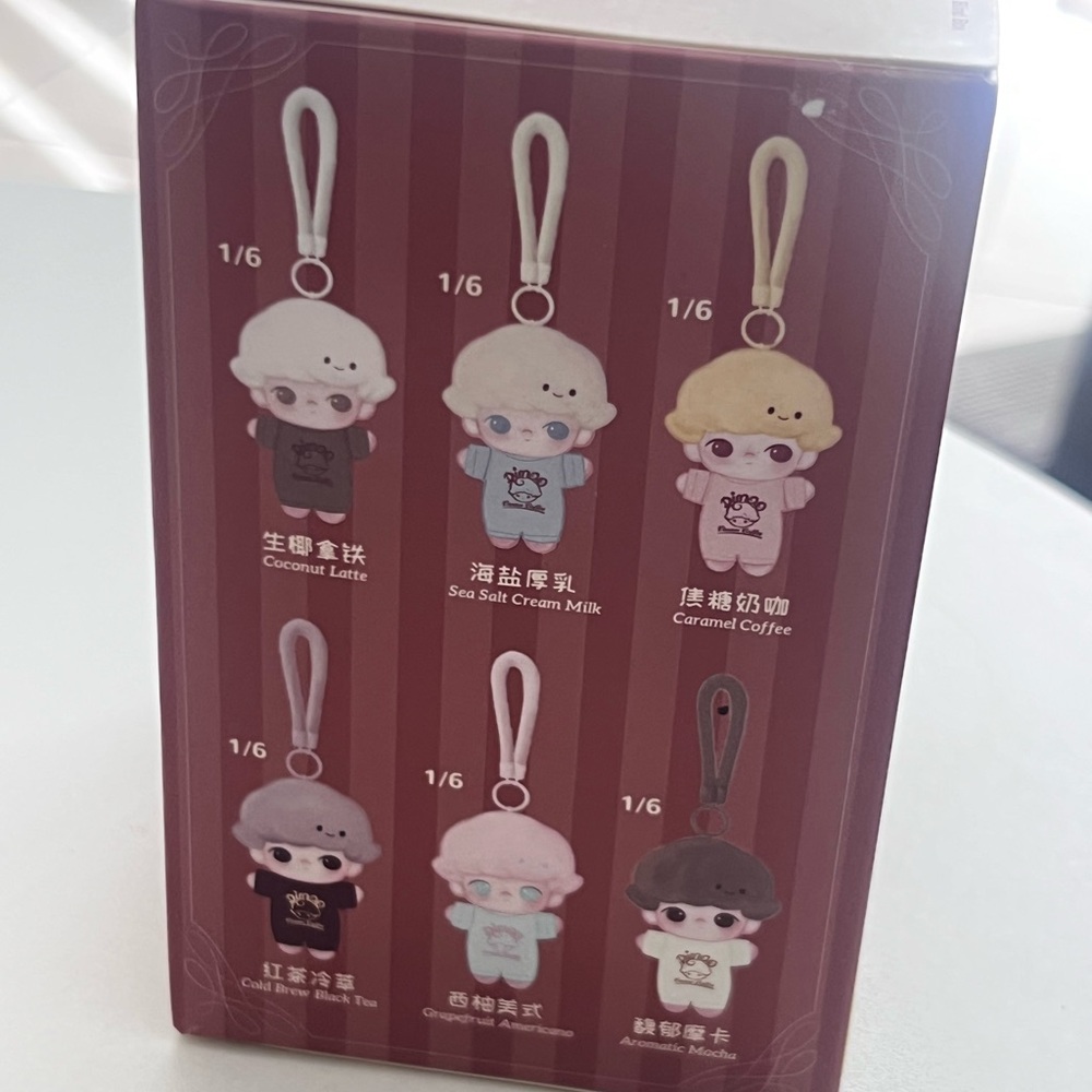 Dimoo World Soft-faced Plush Keychain - Picture 2 of 3